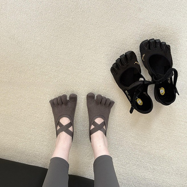No Show Sock Women - 여성용 크리스크로스 스트랩 5발가락 요가 양말,